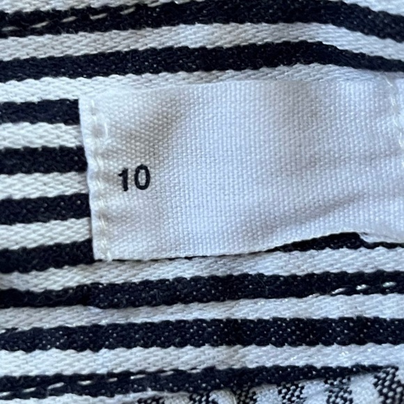 Gap High Rise Pleat Front PinStriped Cuffed Paperbag Shorts Button Fly Size 10 - Picture 10 of 13